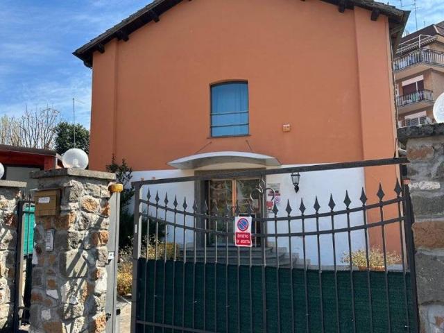 Palazzo / Stabile in vendita a Roma RM