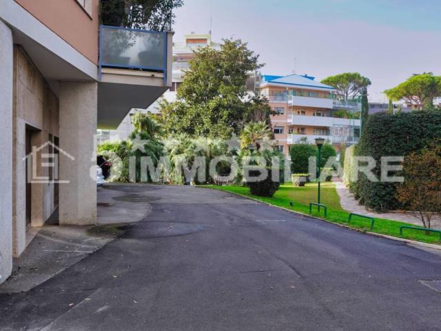 Palazzo / Stabile in vendita a Roma RM