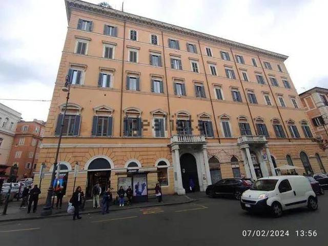 Palazzo / Stabile in vendita a Roma RM