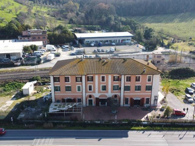 Palazzo / Stabile in vendita a Roma RM