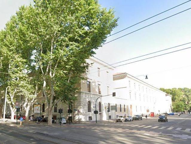 Palazzo / Stabile in vendita a Roma RM