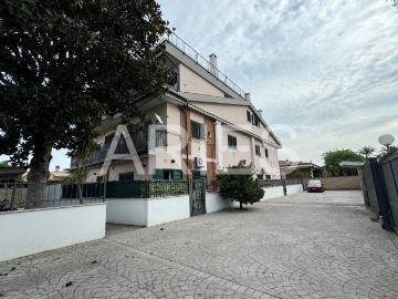 Palazzo / Stabile in vendita a Roma RM
