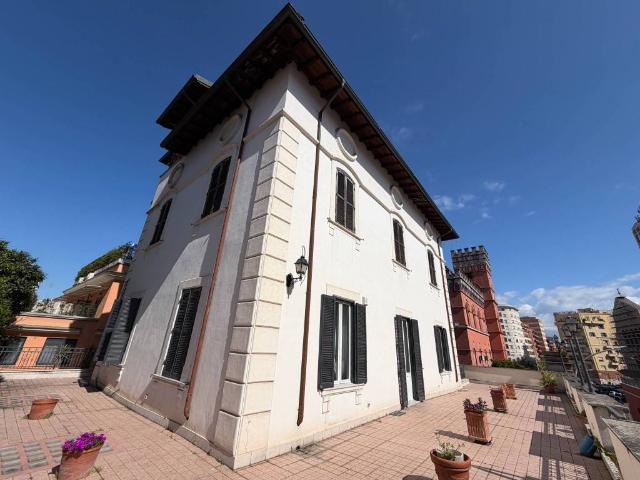 Palazzo / Stabile in vendita a Roma RM
