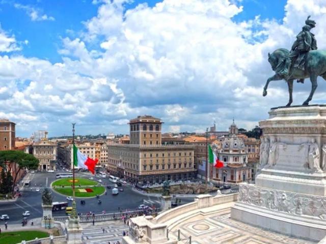 Palazzo / Stabile in vendita a Roma RM