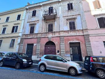 Palazzo / Stabile in vendita a Roma RM