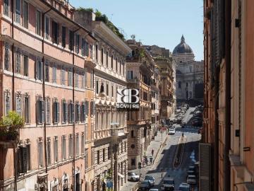 Palazzo / Stabile in vendita a Roma RM