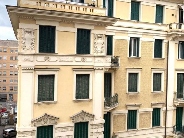 Palazzo / Stabile in vendita a Roma RM