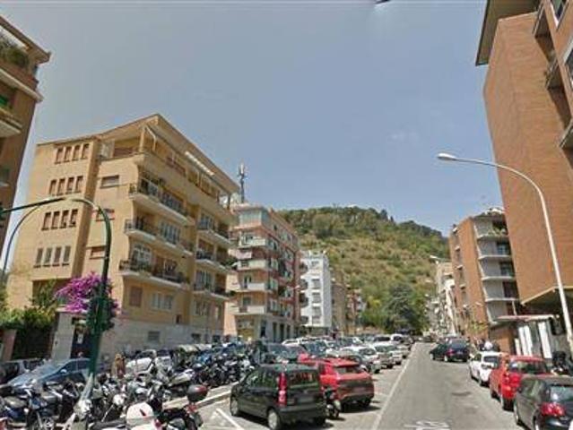 Palazzo / Stabile in vendita a Roma RM