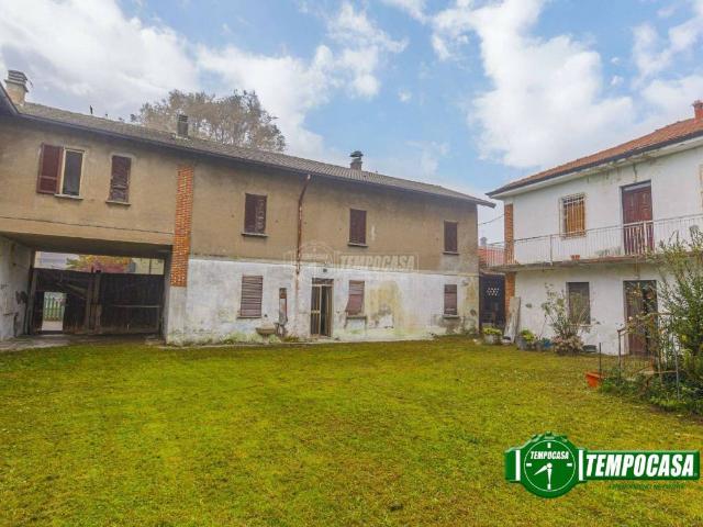 Palazzo / Stabile in vendita a Rosate MI