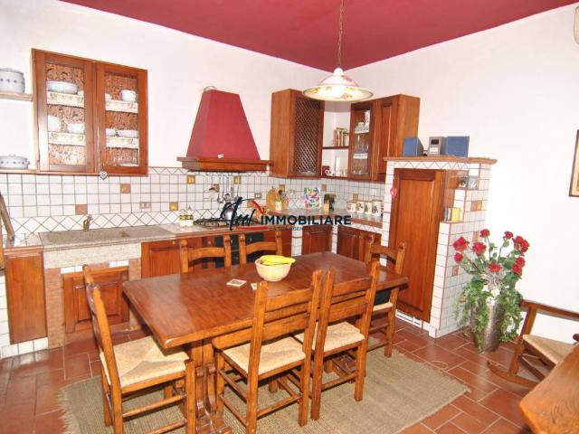 Palazzo / Stabile in vendita a Rosignano Marittimo LI