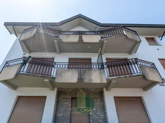 Palazzo / Stabile in vendita a Rota d'Imagna BG