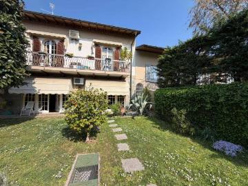 Palazzo / Stabile in vendita a Rovato BS