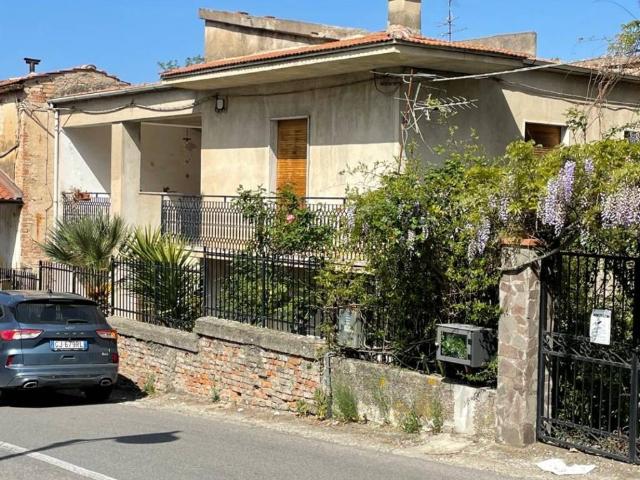 Palazzo / Stabile in vendita a Rovito CS