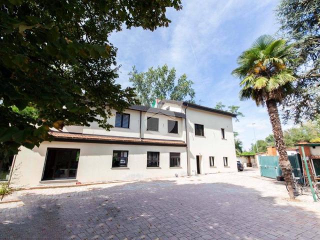 Palazzo / Stabile in vendita a Rozzano MI