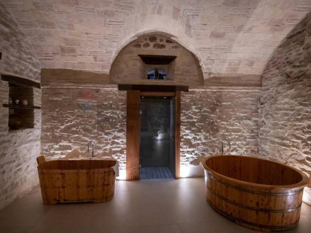 Palazzo / Stabile in vendita a Staffolo AN