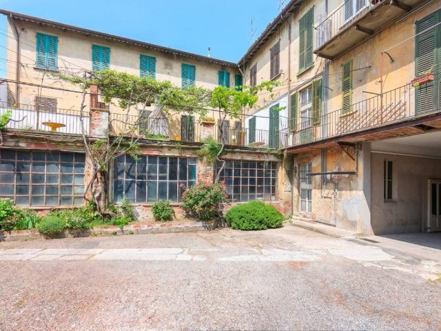 Palazzo / Stabile in vendita a Stradella PV