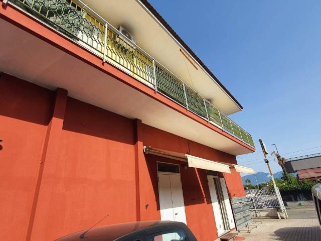 Palazzo / Stabile in vendita a Striano NA