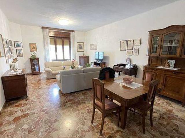 Palazzo / Stabile in vendita a Suzzara MN