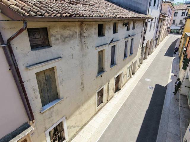 Palazzo / Stabile in vendita a Sacile PN