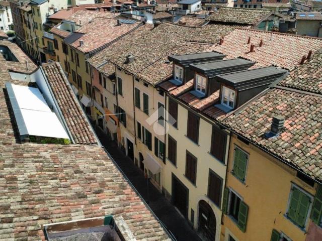 Palazzo / Stabile in vendita a Salò BS