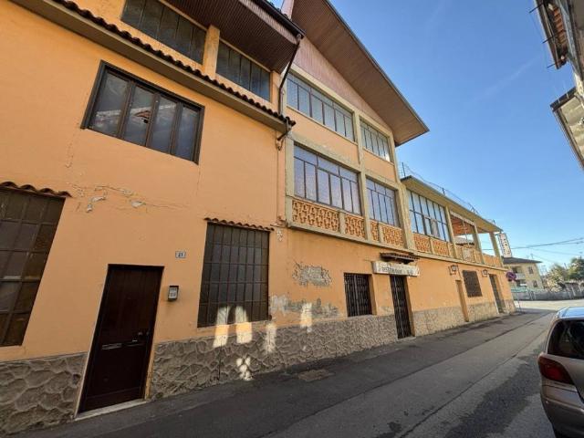 Palazzo / Stabile in vendita a Salassa TO