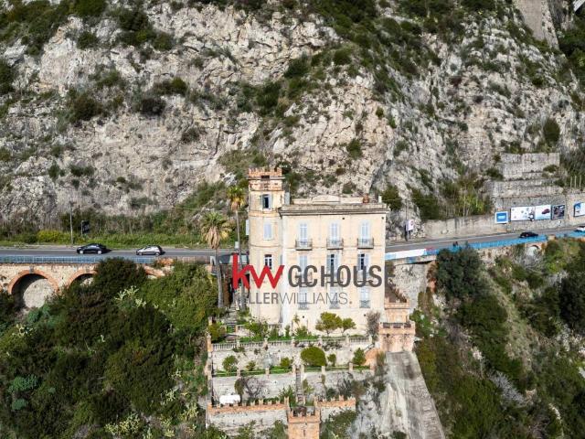Palazzo / Stabile in vendita a Salerno SA