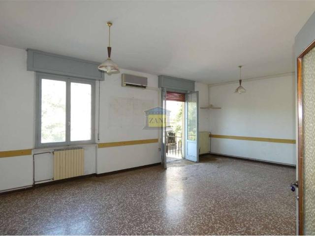 Palazzo / Stabile in vendita a Salsomaggiore Terme PR
