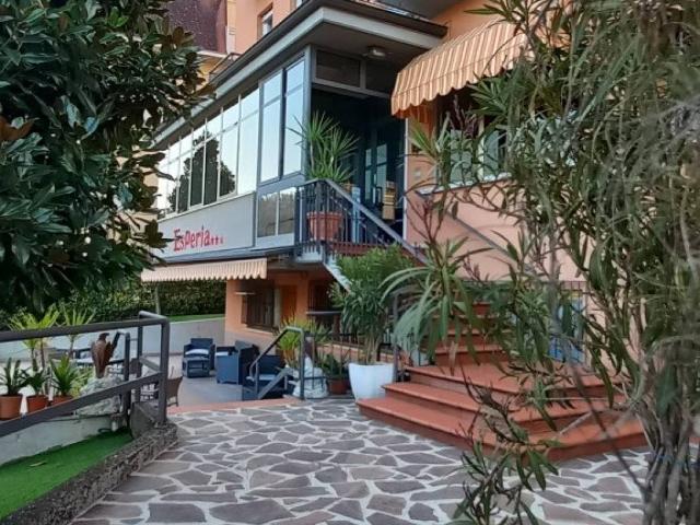 Palazzo / Stabile in vendita a Salsomaggiore Terme PR