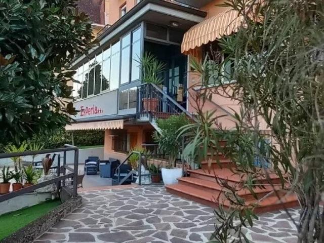 Palazzo / Stabile in vendita a Salsomaggiore Terme PR