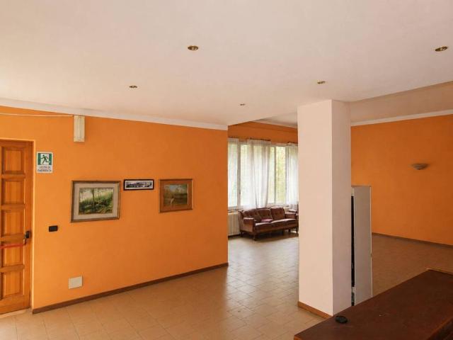 Palazzo / Stabile in vendita a Salsomaggiore Terme PR