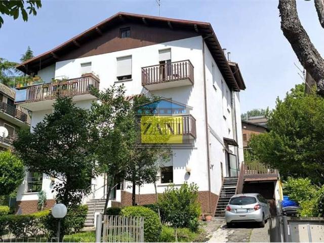 Palazzo / Stabile in vendita a Salsomaggiore Terme PR