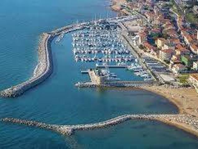 Palazzo / Stabile in vendita a San Vincenzo LI