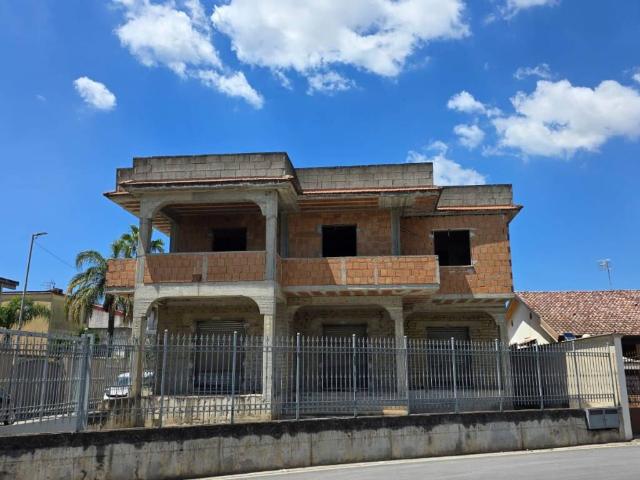 Palazzo / Stabile in vendita a San Cipriano d'Aversa CE