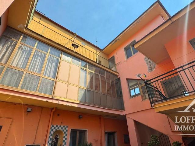 Palazzo / Stabile in vendita a San Felice a Cancello CE