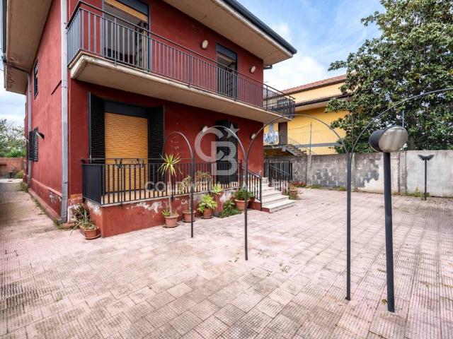 Palazzo / Stabile in vendita a San Giovanni la Punta CT