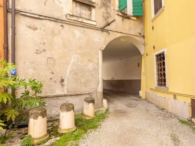 Palazzo / Stabile in vendita a San Martino Buon Albergo VR