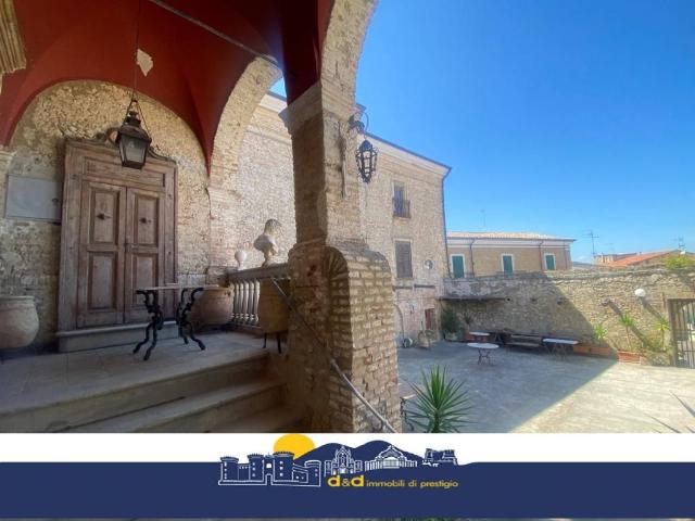 Palazzo / Stabile in vendita a San Martino in Pensilis CB