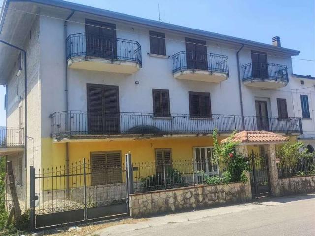 Palazzo / Stabile in vendita a San Martino Valle Caudina AV