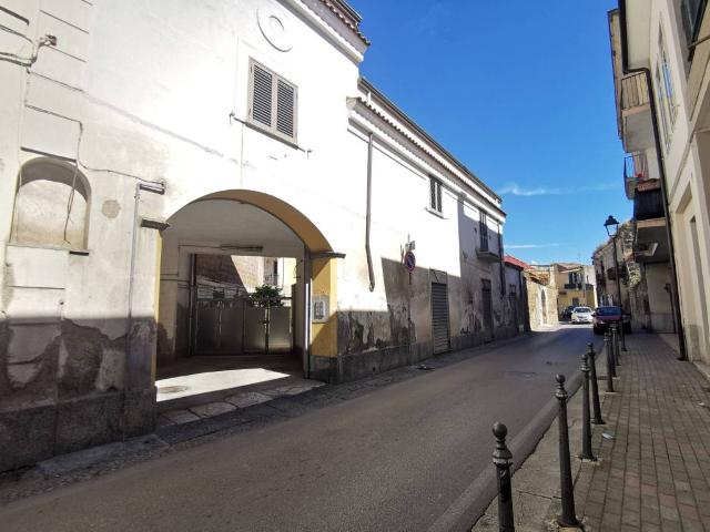 Palazzo / Stabile in vendita a San Nicola la Strada CE
