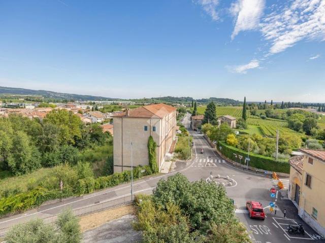 Palazzo / Stabile in vendita a San Pietro in Cariano VR