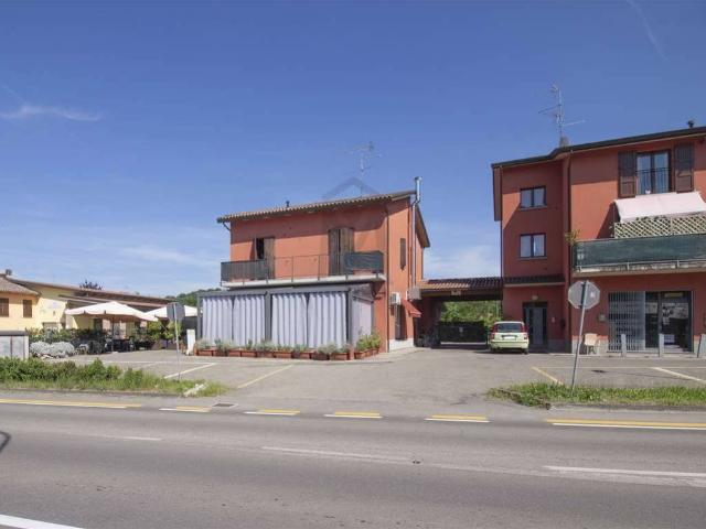 Palazzo / Stabile in vendita a San Polo d'Enza RE