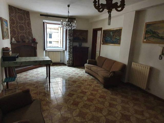 Palazzo / Stabile in vendita a San Severino Marche MC