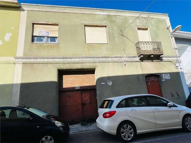 Palazzo / Stabile in vendita a Sanluri VS