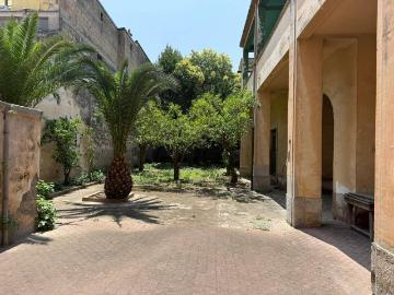Palazzo / Stabile in vendita a Santa Maria Capua Vetere CE