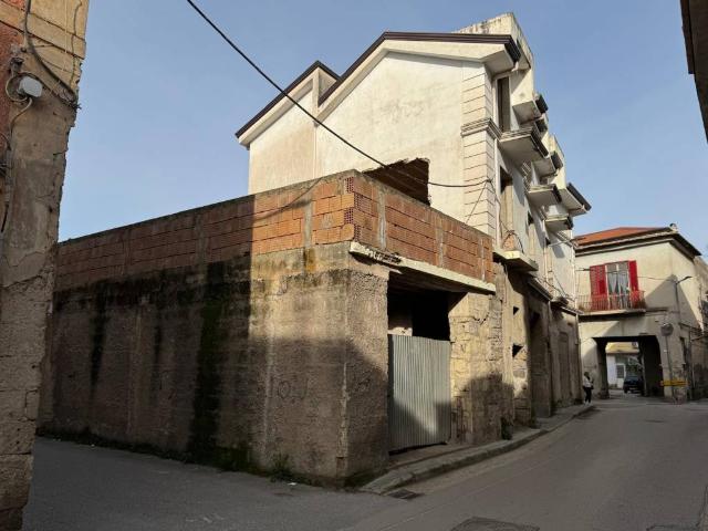 Palazzo / Stabile in vendita a Santa Maria Capua Vetere CE