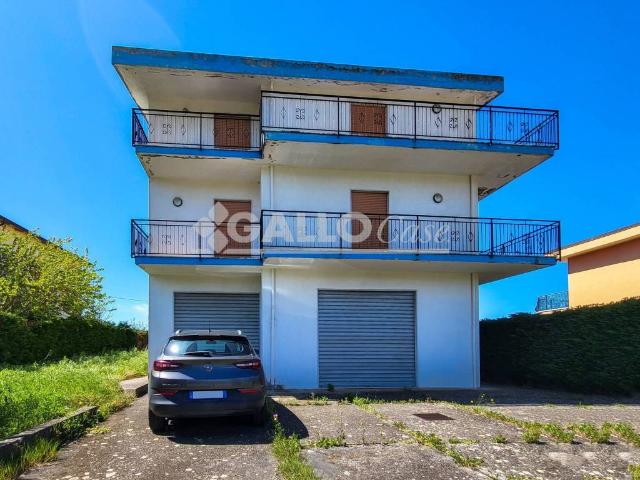 Palazzo / Stabile in vendita a Santa Maria del Cedro CS