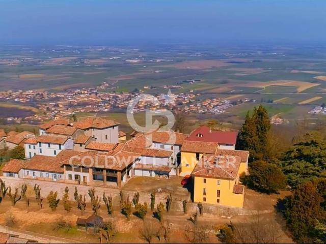 Palazzo / Stabile in vendita a Santa Giuletta PV