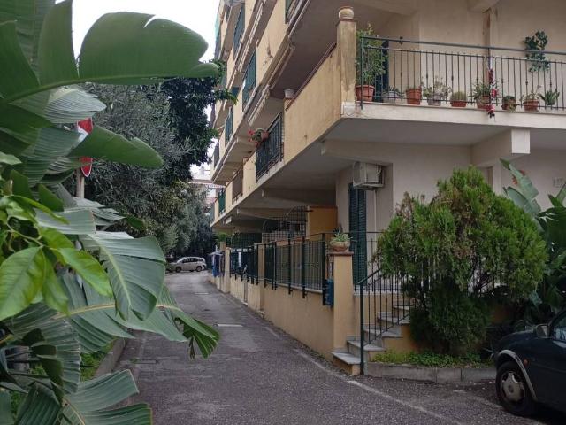 Palazzo / Stabile in vendita a Santa Teresa di Riva ME