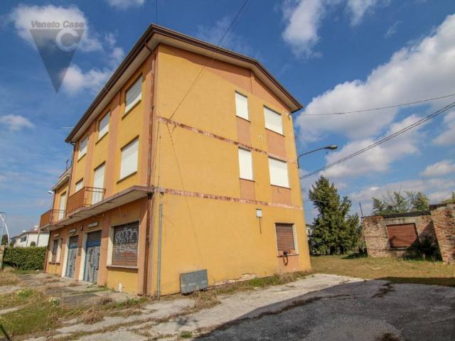 Palazzo / Stabile in vendita a Sant'Angelo di Piove di Sacco PD