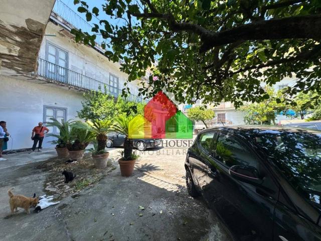 Palazzo / Stabile in vendita a Sant'Antimo NA